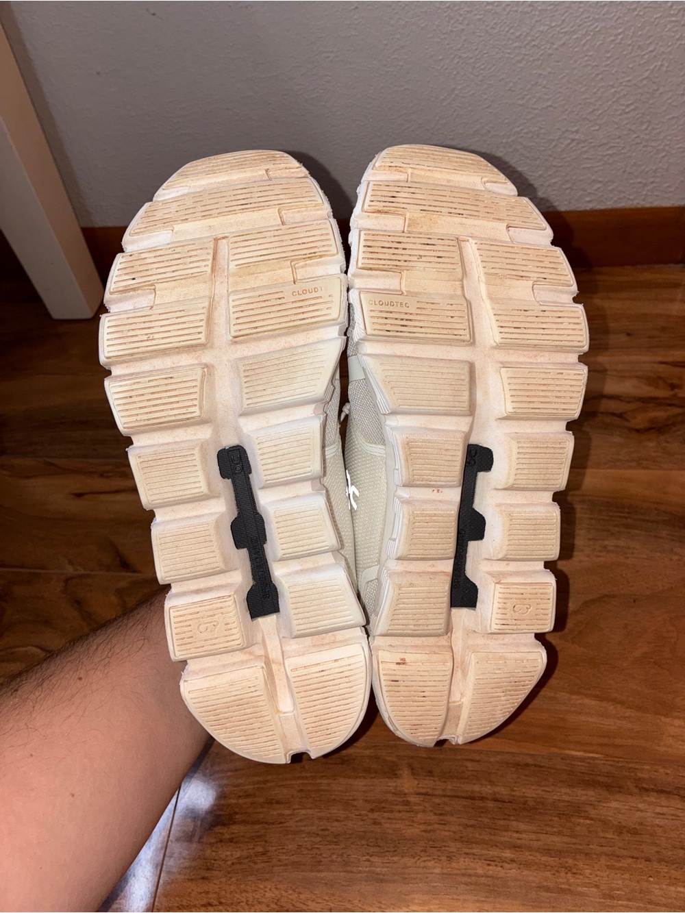 On Cloud 6 Women’s Athletic Running Sneaker Shoes, white - size 9.5 - Picture 7 of 10